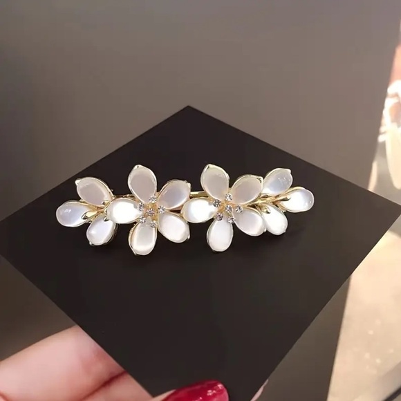 Elegant Floral Rhinestone Hair Barrette – Perfect Bridal & Holiday Accessory 🌸 - Picture 2 of 5